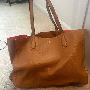 Tory Burch tote bag with wristlet included